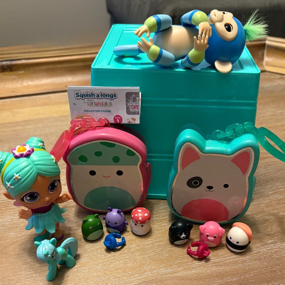 Bundle of Squish A Long on the Go, Fingerlings Interactive Monkey & a Bloopie!